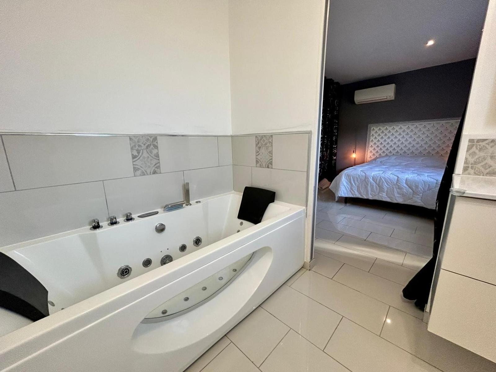 Maison Moderne Au Calme Avec Billard, Jacuzzi, Bain A Remous, Piscine, Babyfoot Labastide-du-Temple Exterior foto